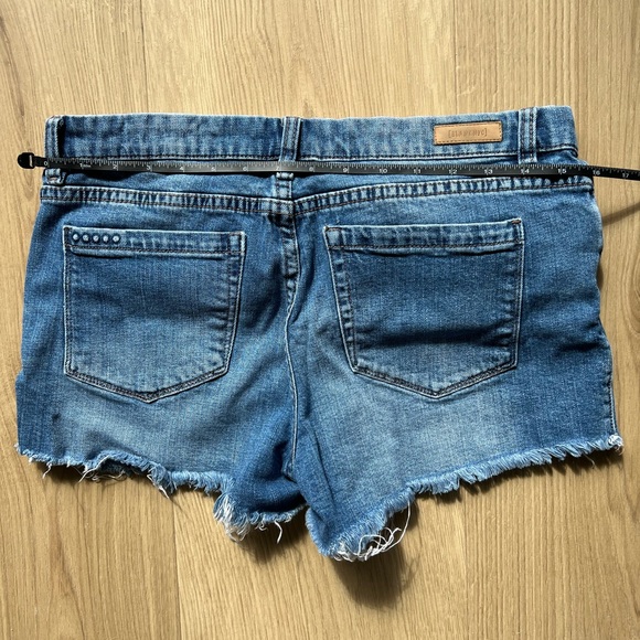 Women denim shorts - Picture 3 of 3